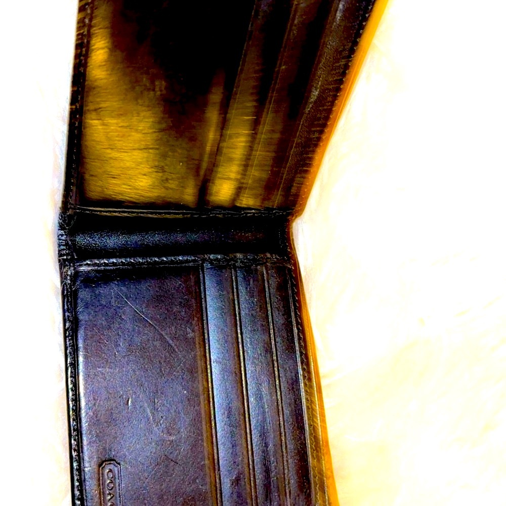 Unisex Coach Bifold Wallet- in such a condition, clean and no smell. No tears! - Picture 7 of 7